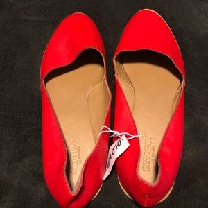 BNWT OLD NAVY RED FLATS